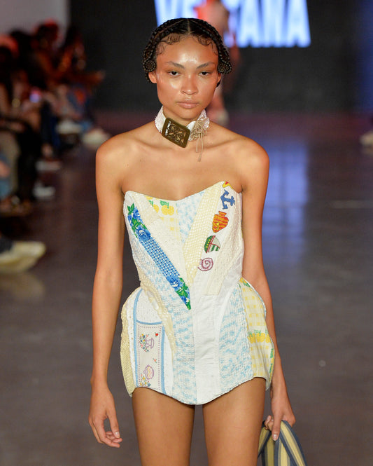 Vestido estruturado eu vim de lá