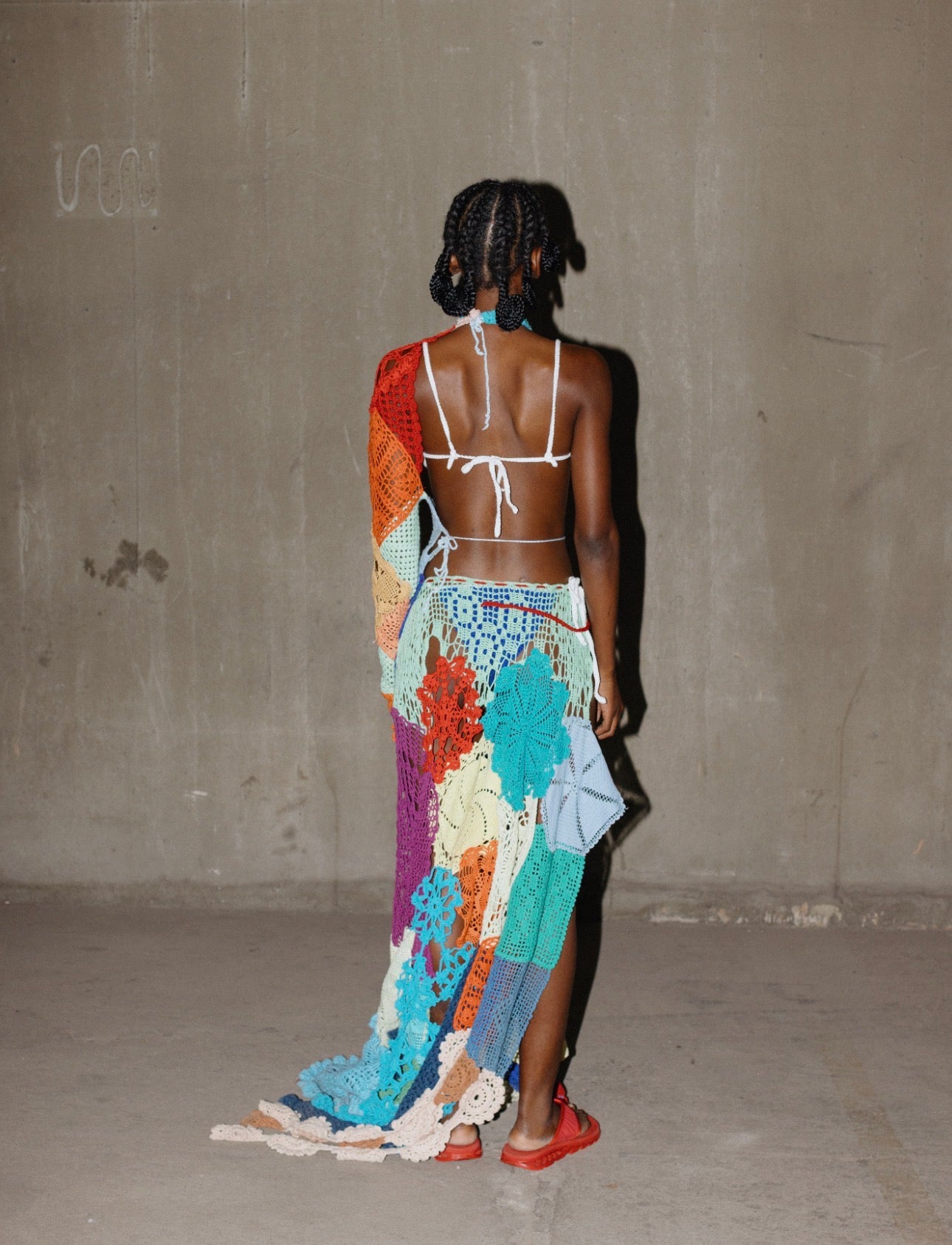 Vestido eu vim de lá