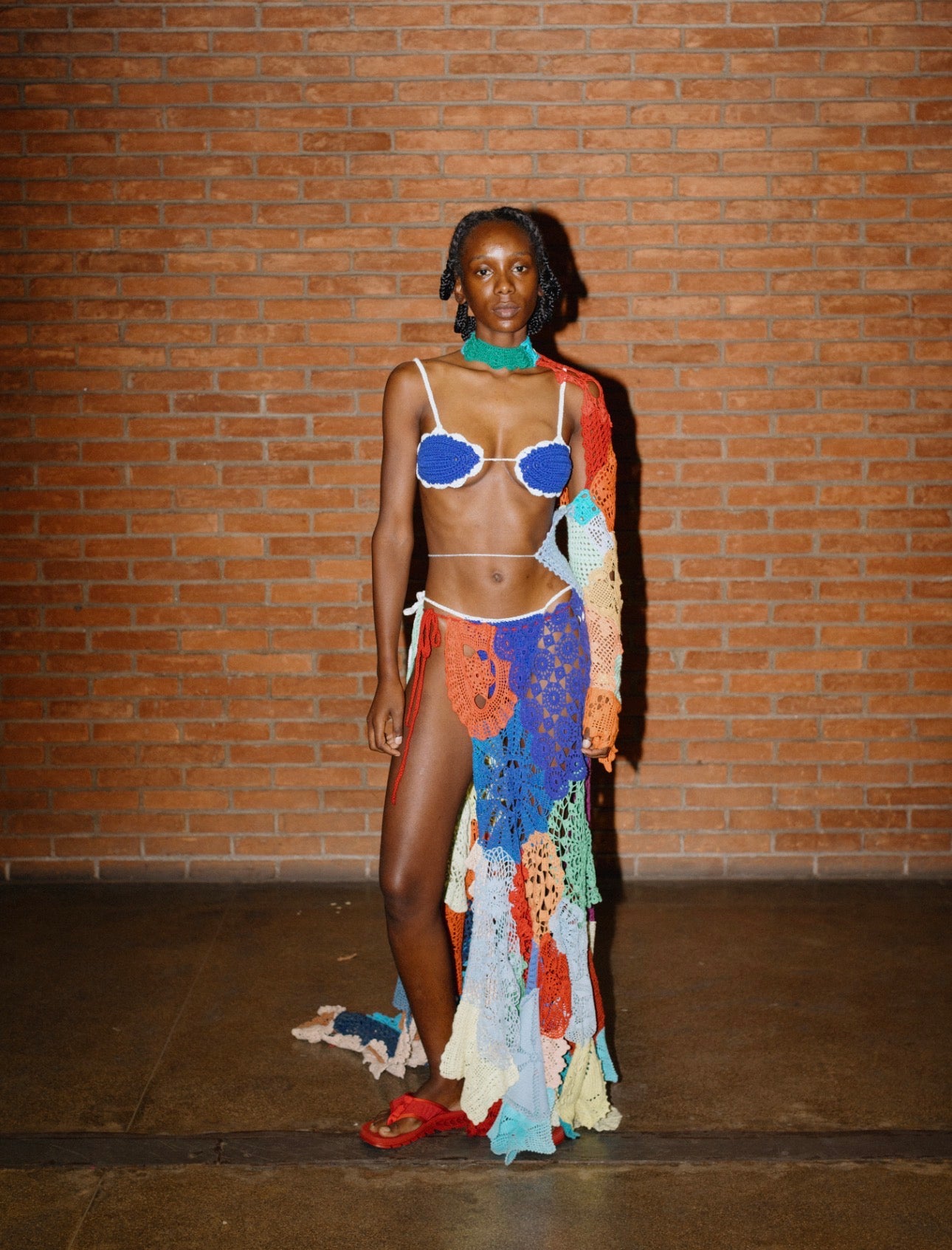 Vestido eu vim de lá