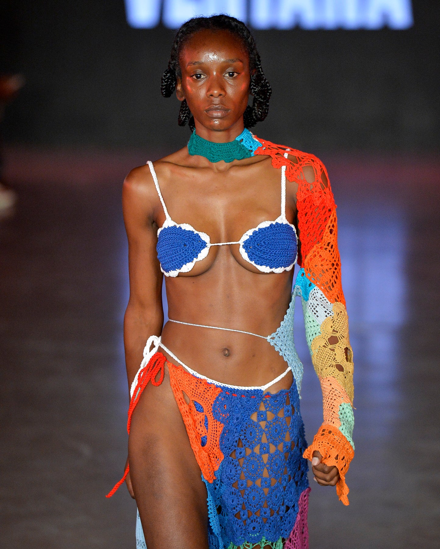 Vestido eu vim de lá