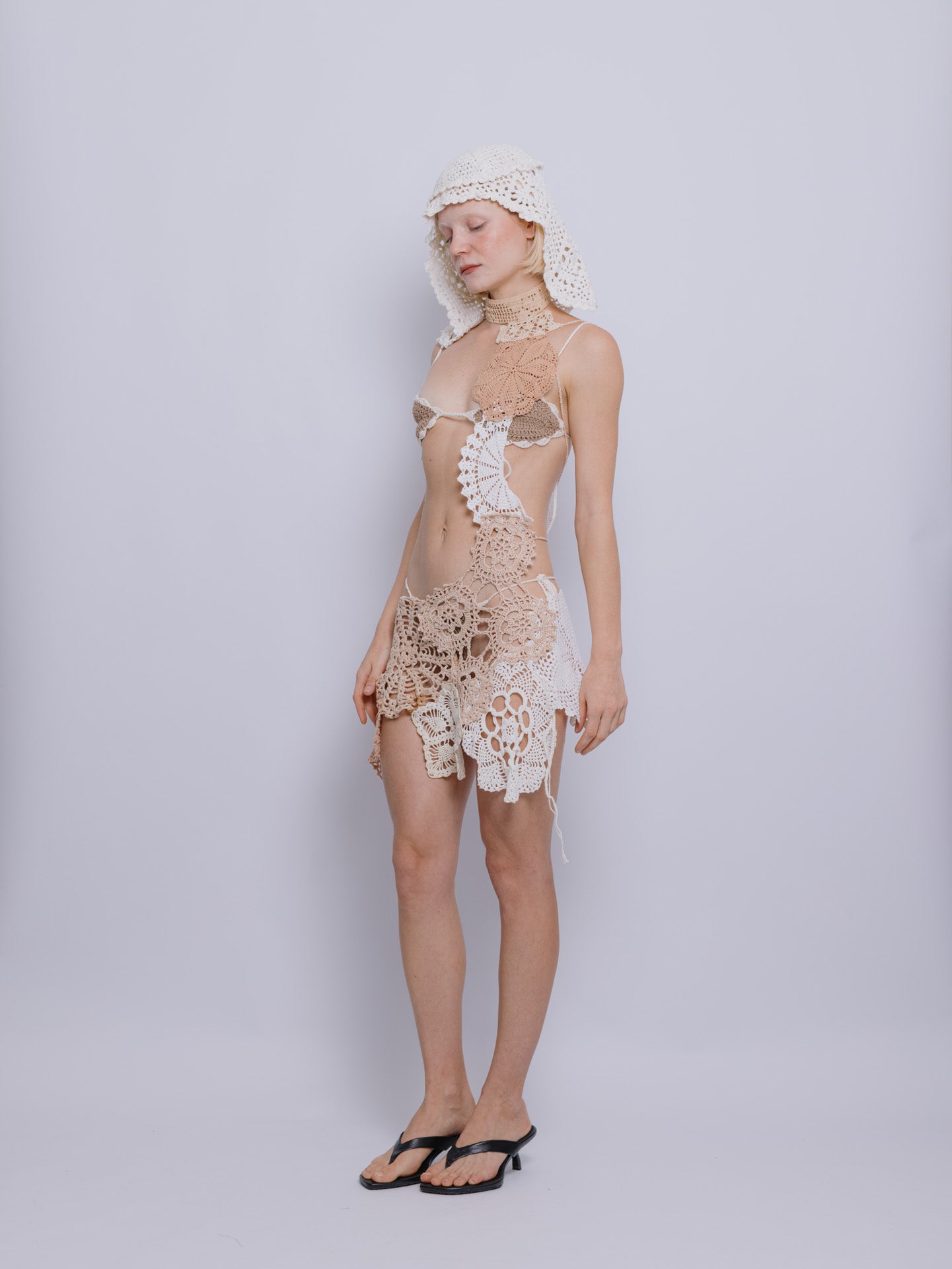 Vestido Crochê Ventana® Off e tons terrosos + BIQUINI