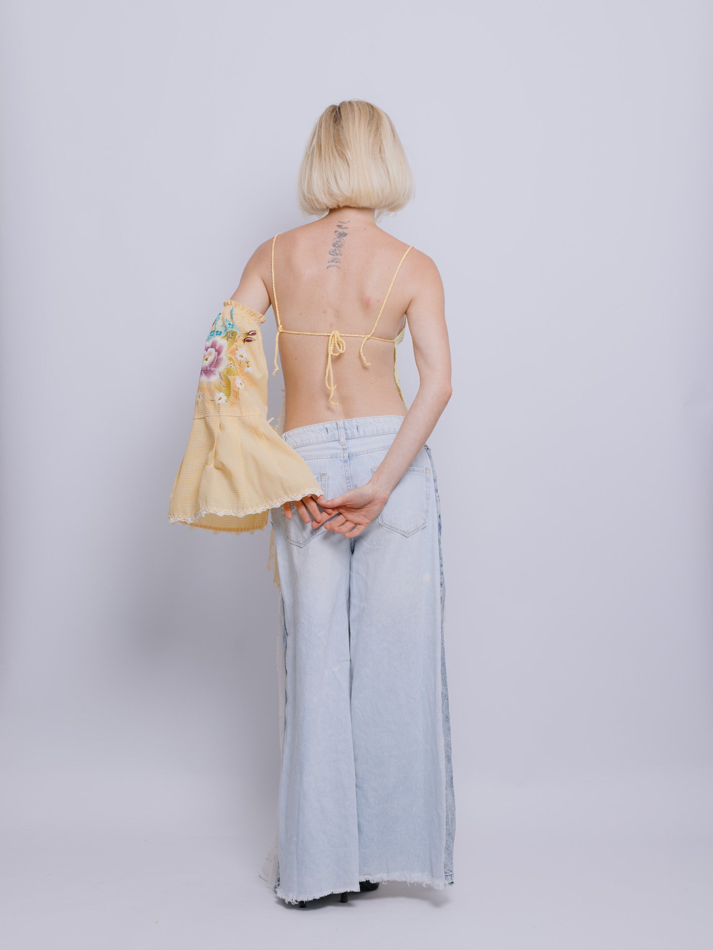 Blusa amarela manga filtro de barro